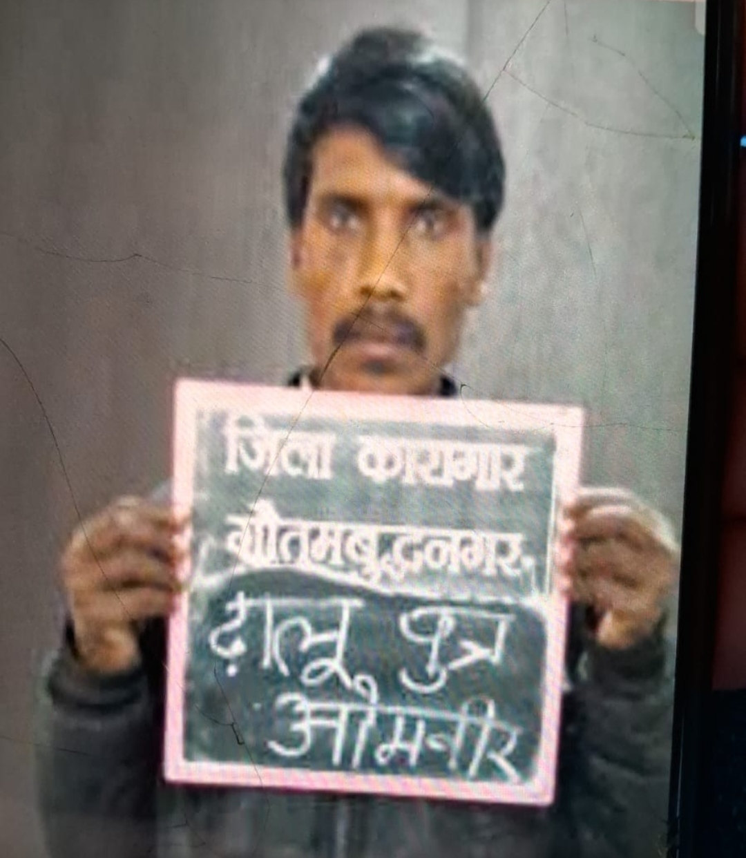 बदायूं में 50 हजार के इनामी डकैत से मुठभेड़, दारोगा-सिपाही को मारी गोली, जवाबी कार्रवाई में ढेर
