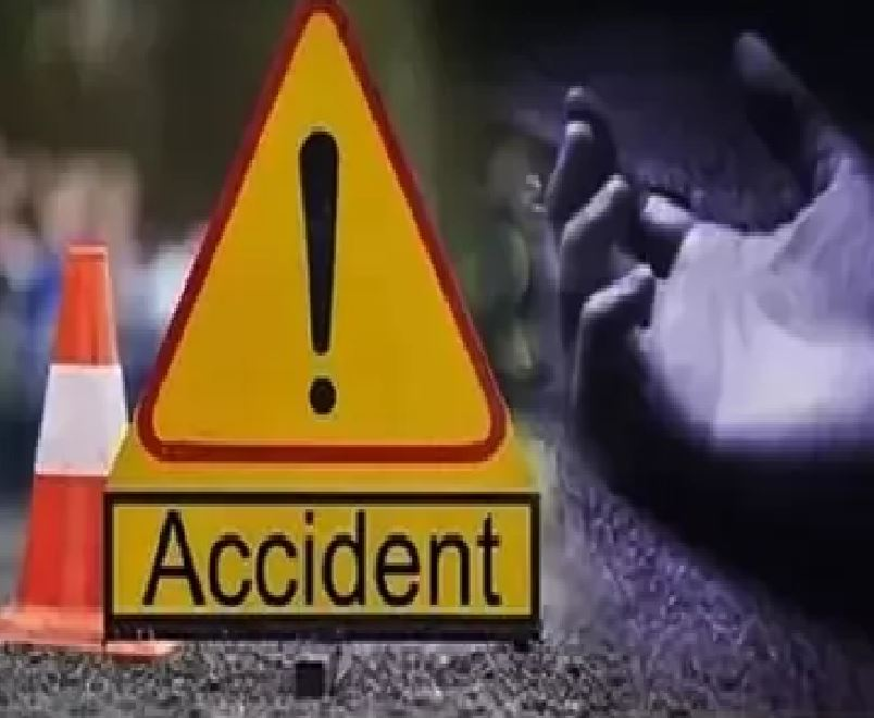 गोंडा में भीषण सड़क हादसा, पुल निर्माण सामग्री ले जा रहा ट्रक खेत में पलटा, दो सगे भाइयों समेत 3 मजदूरों की दर्दनाक मौत
