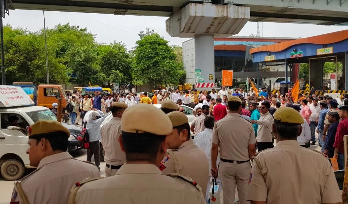 बजरंग दल, विहिप का दिल्ली में विरोध प्रदर्शन, Delhi-Faridabad Road को किया ब्लॉक