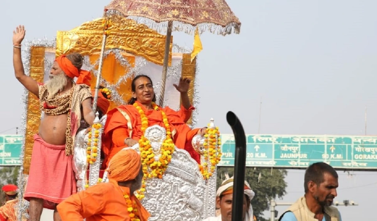 सनातन की अलख जगाने श्री पंचदशनाम जूना अखाड़े का कुंभ नगरी में हुआ प्रवेश