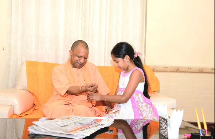 सोफिया के ‘भैया’ बने CM योगी, मुख्यमंत्री ने बच्ची को दिया खास तोहफा