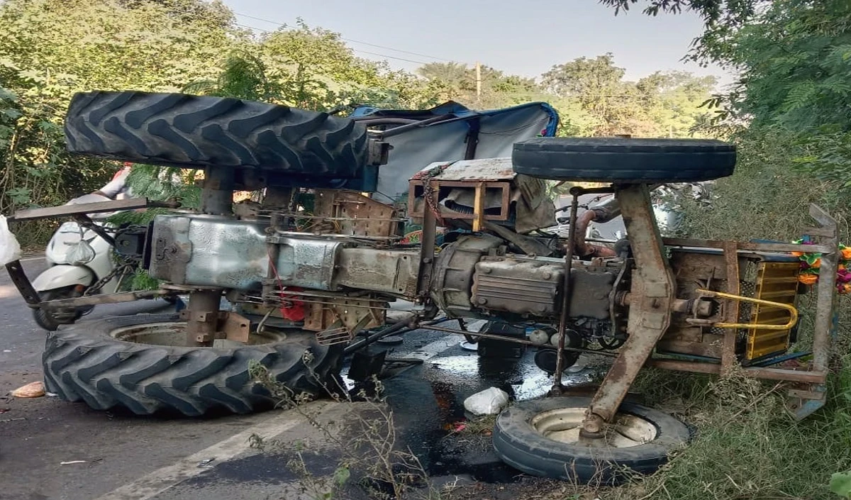 ट्रैक्टर ट्राली से कुचलकर दो लोगों की मौत, तीन घायल