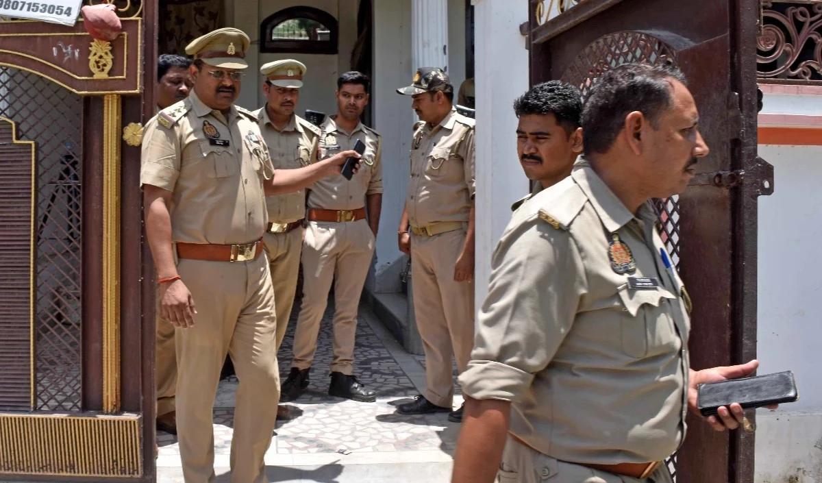 उप्र: पुलिस के साथ मुठभेड़ में इनामी बदमाश मारा गया