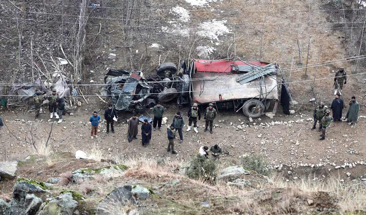 Bijnor में अनियंत्रित होकर बस नाले में गिरी, करीब 24 यात्री घायल