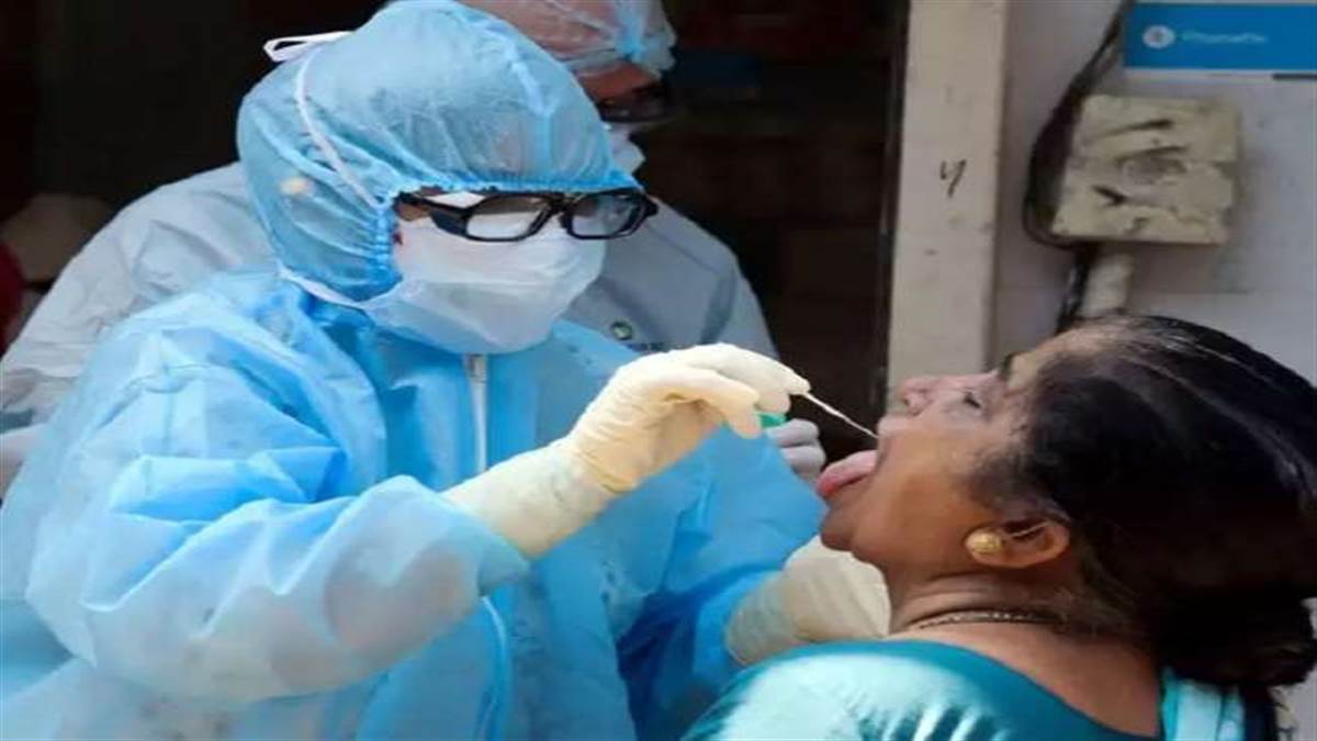 बीते 24 घंटे में 6,518 नए मामले 5 की मौत महाराष्ट्र में ओमिक्रॉन के 4 मरीज मिले