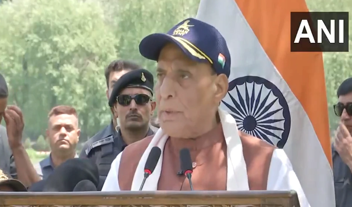 कोई भी आतंकी हमला अब युद्ध माना जाएग, श्रीनगर में बोले राजनाथ, आतंकवाद और बात साथ नहीं चलेगी
