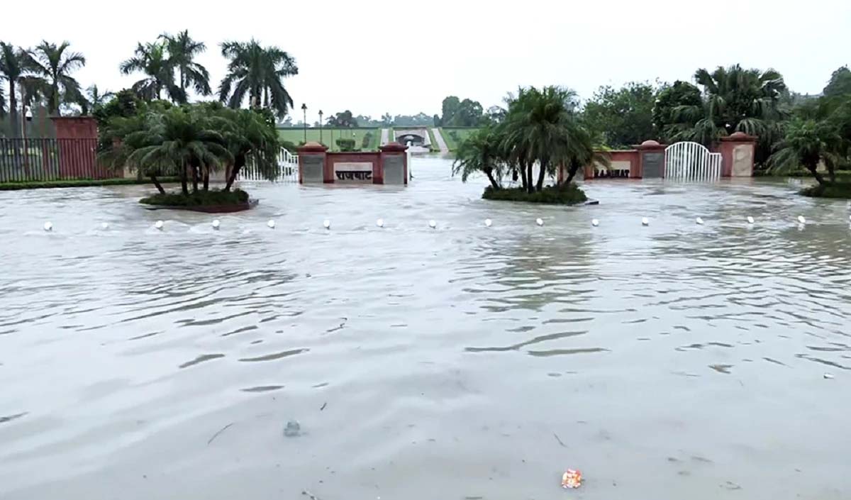 Delhi Floods से बचाव के लिए अब Navy और Airforce की मदद पड़ रही लेनी, बारिश का भी येलो अलर्ट