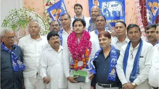 अखिलेश के गण में रण को तैयार BSP, करहल में उतारे अपने प्रत्याशी