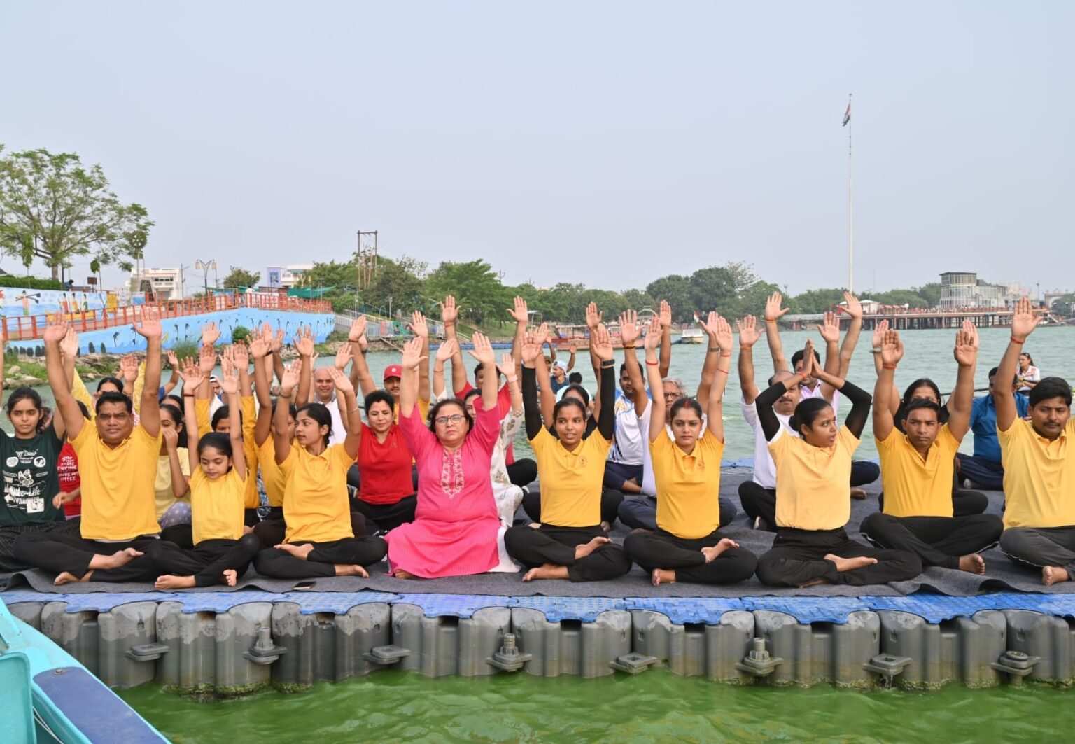 रामगढ़ ताल पर ‘Yoga with Nature’ का संदेश, प्रकृति की गोद में योगाभ्यास ने दिया स्वस्थ और संतुलित जीवन का मंत्र