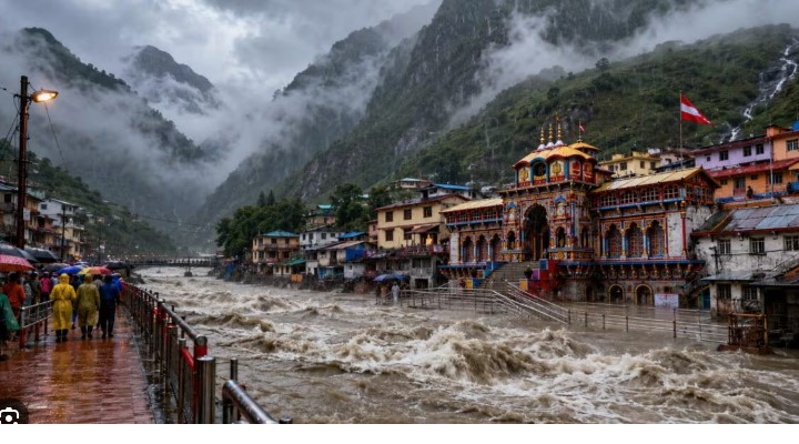 उत्तराखंड में भारी बारिश से नदियां उफान पर, चारधाम यात्रियों को अलर्ट रहने की सलाह