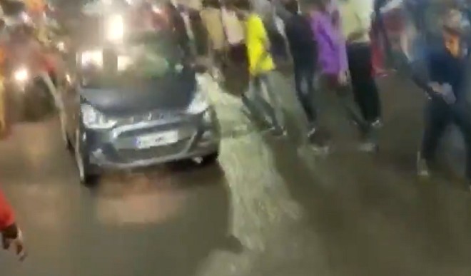 भोपाल: दुर्गा प्रतिमा विसर्जन जुलूस को तेज कार ने रौंदा, एक हेड कांस्टेबल सहित 4 घायल