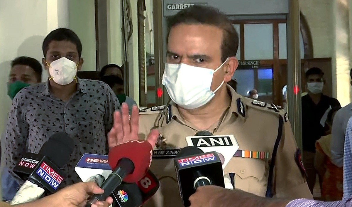 परमबीर सिंह पर लटकी गिरफ्तारी की तलवार, गैर जमानती वारंट जारी करने के लिए मुंबई पुलिस पहुंची कोर्ट
