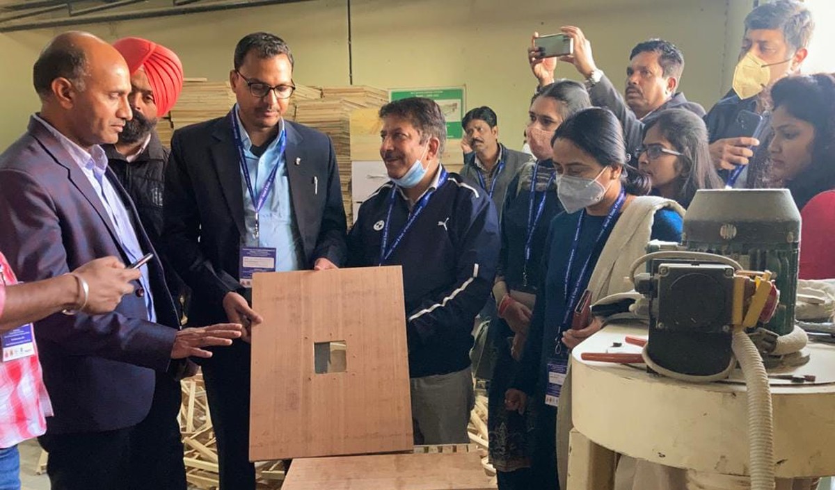 भारत-इजरायल सम्मेलन के प्रतिभागियों ने किया प्रदेश के बागवानी केंद्रों का दौरा