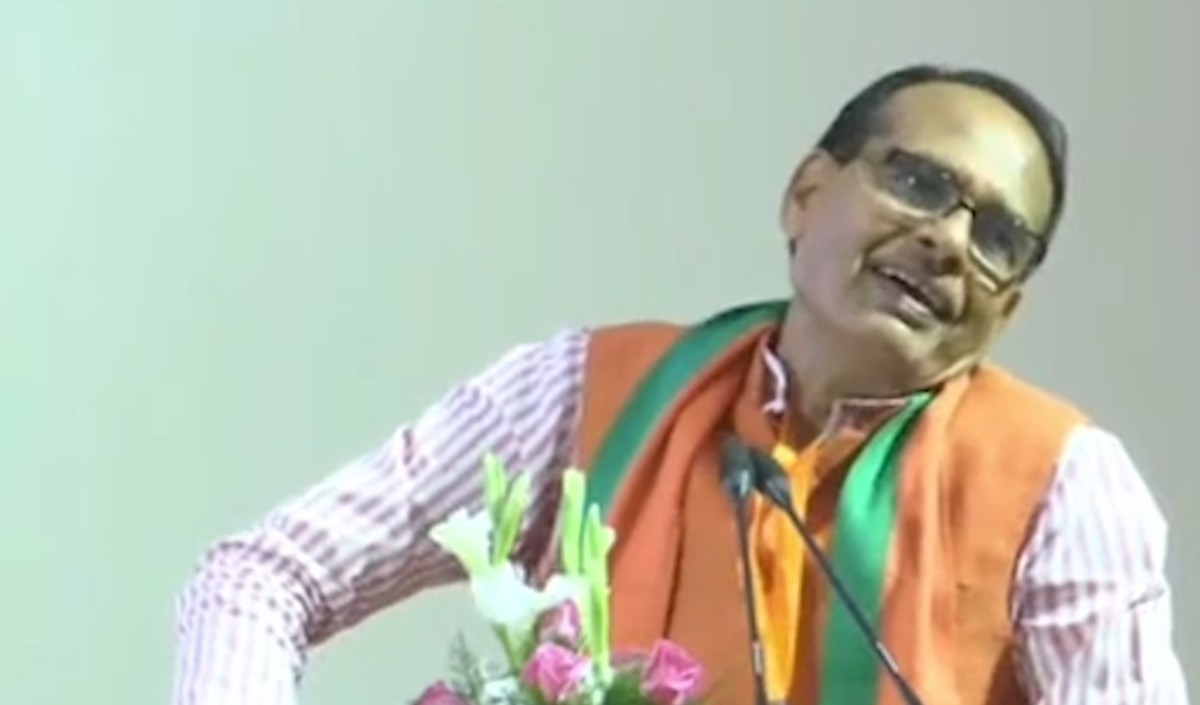 CM शिवराज ने विधायकों पर साधा निशाना कहा - सिर्फ ट्रासंफर और शिकायत के कागज लेके घूमते है