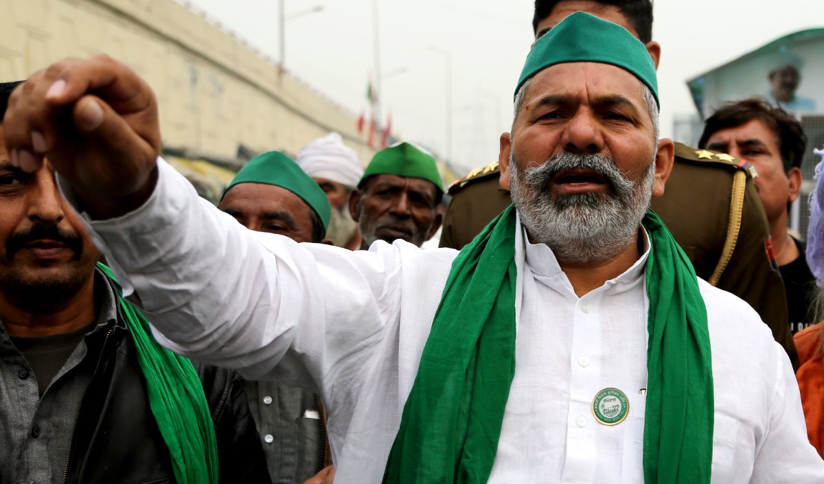 महिला पत्रकार के सवालों पर भड़के राकेश टिकैत गलत तरीके से छूने का लगाया आरोप