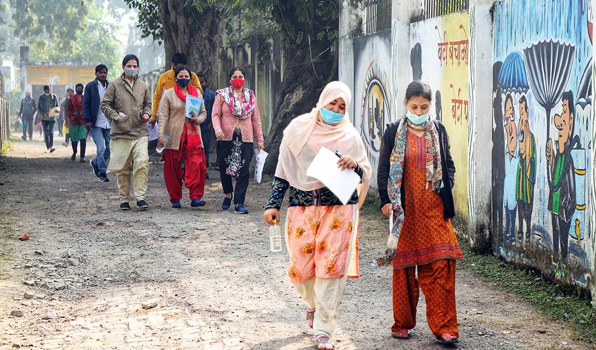 वादे और दावे तो बहुत होते हैं पर भर्ती परीक्षाओं के पेपर लीक होना नहीं रोक पाईं सरकारें