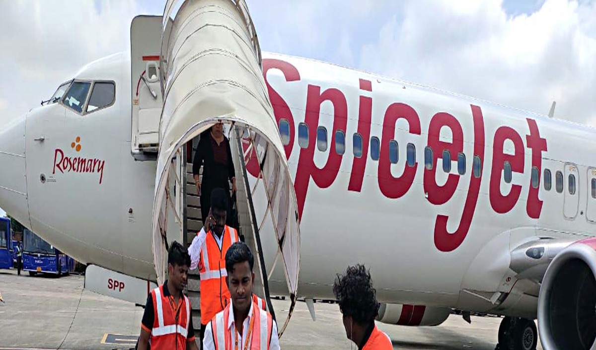 स्पाइसजेट का विमान तकनीकी खामी के चलते मुंबई वापस लौटा