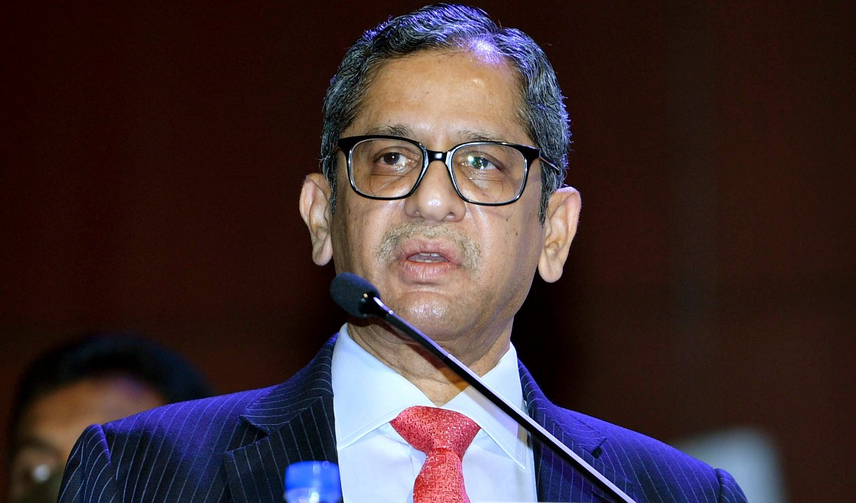 भारत के प्रधान न्यायाधीश एनवी रमणा ने मां मातृभाषा और मातृभूमि के आदर करने पर जोर दिया