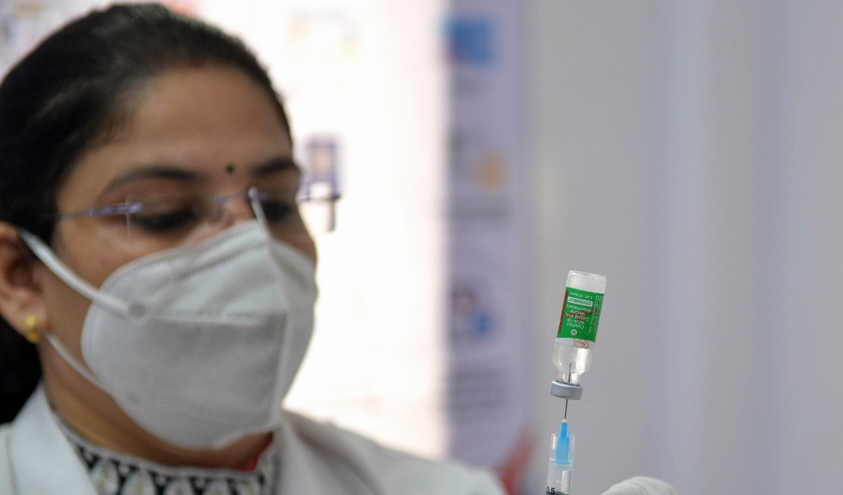 15-18 वर्ष आयु समूह के टीकाकरण के लिए फिलहाल सिर्फ कोवैक्सीन के ही उपलब्ध रहने की संभावना