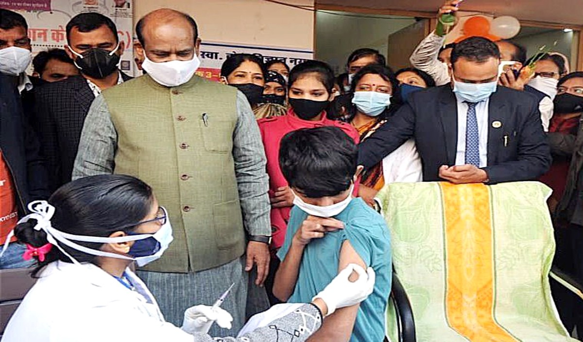 ओम बिरला ने कोटा में किशोरों के लिए कोविड-19 रोधी टीकाकरण की शुरुआत की