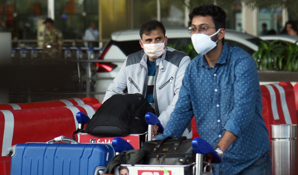 बेकाबू हो रहा कोरोना वायरस 24 घंटे में 117100 नए मामले दर्ज ऑमीक्रोन 3000 के पार