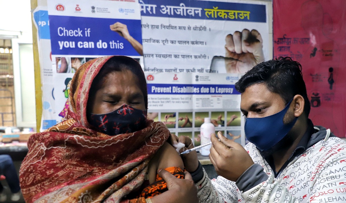 भारत में सोमवार से कोविड-19 टीके की एहतियाती खुराक लगाई जाएगी