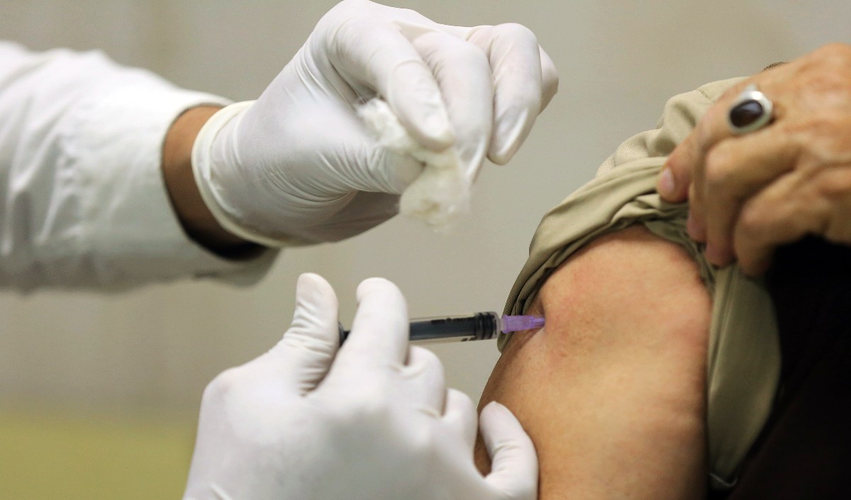 पहले दिन कोविड-रोधी टीके की नौ लाख से अधिक एहतियाती खुराक दी गईं