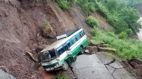 साल भर लग जायेगा हिमाचल को उबरने में , अब तक 71 लोगों की हो चुकी है मौत