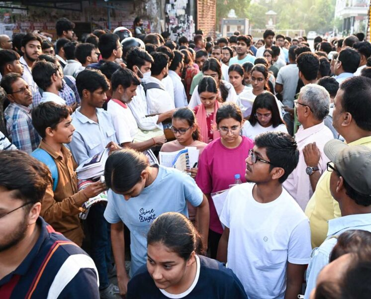 छात्रों के लिए पीएम मोदी की बड़ी संवेदनशीलता, NEET-UG री-एग्जाम के परीक्षार्थियों को ट्रैफिक से बचाने के लिए एयरपोर्ट पर ही रुके प्रधानमंत्री…