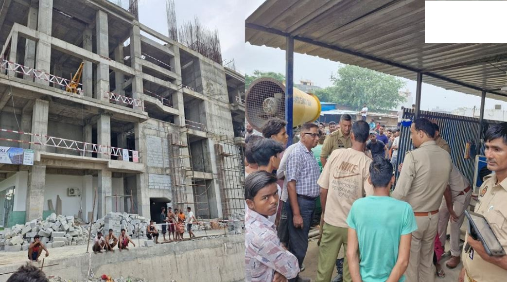 मथुरा में बड़ा हादसा, निर्माणाधीन मॉल की शटरिंग गिरने से 3 मजदूरों की मौत, एक घायल