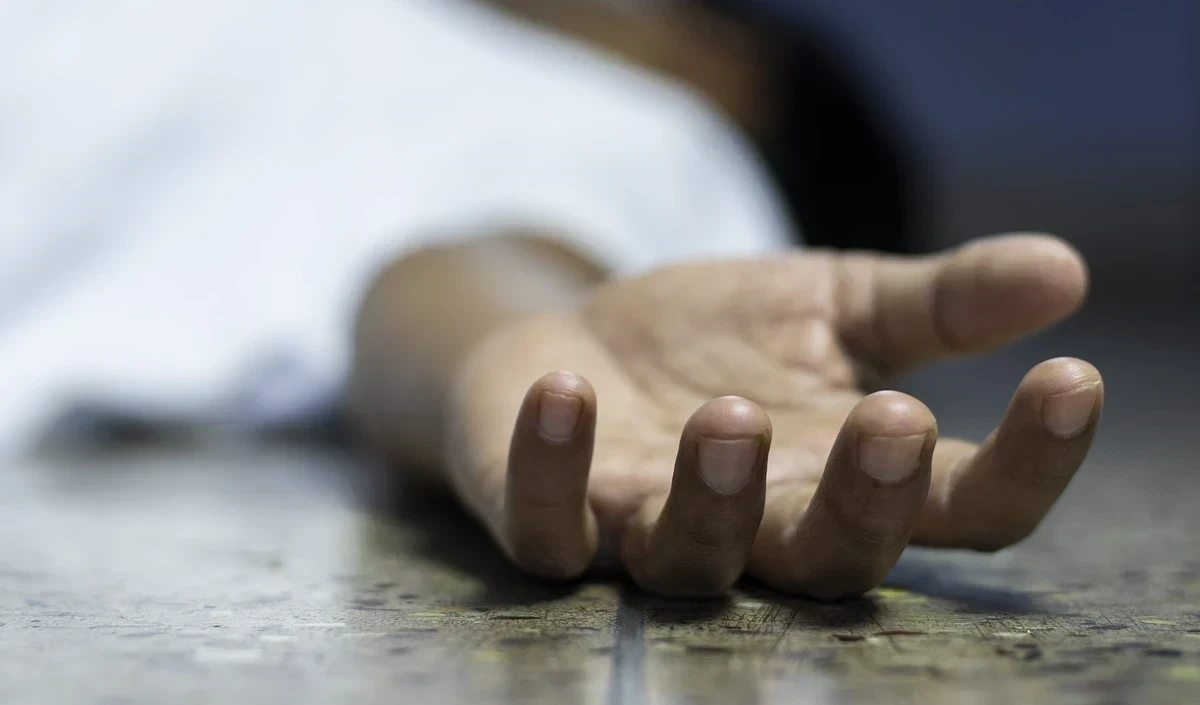कुशीनगर में आंधी तूफान के दौरान झोपड़ी गिरने से महिला की मौत
