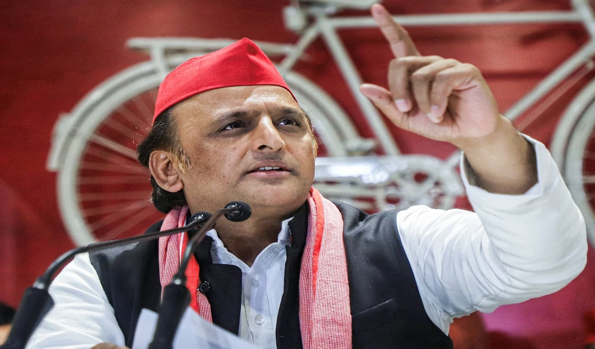 Akhilesh Yadav का BJP सरकार पर डबल अटैक, LPG को बताया लापता गैस विदेश नीति पर भी घेरा