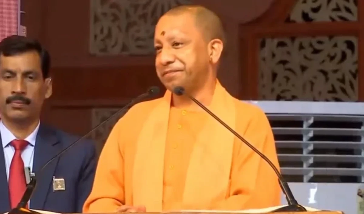 CM Yogi Adityanath के काफिले के आगे चल रहे जीप के दुर्घटनाग्रस्त होने से 13 घायल