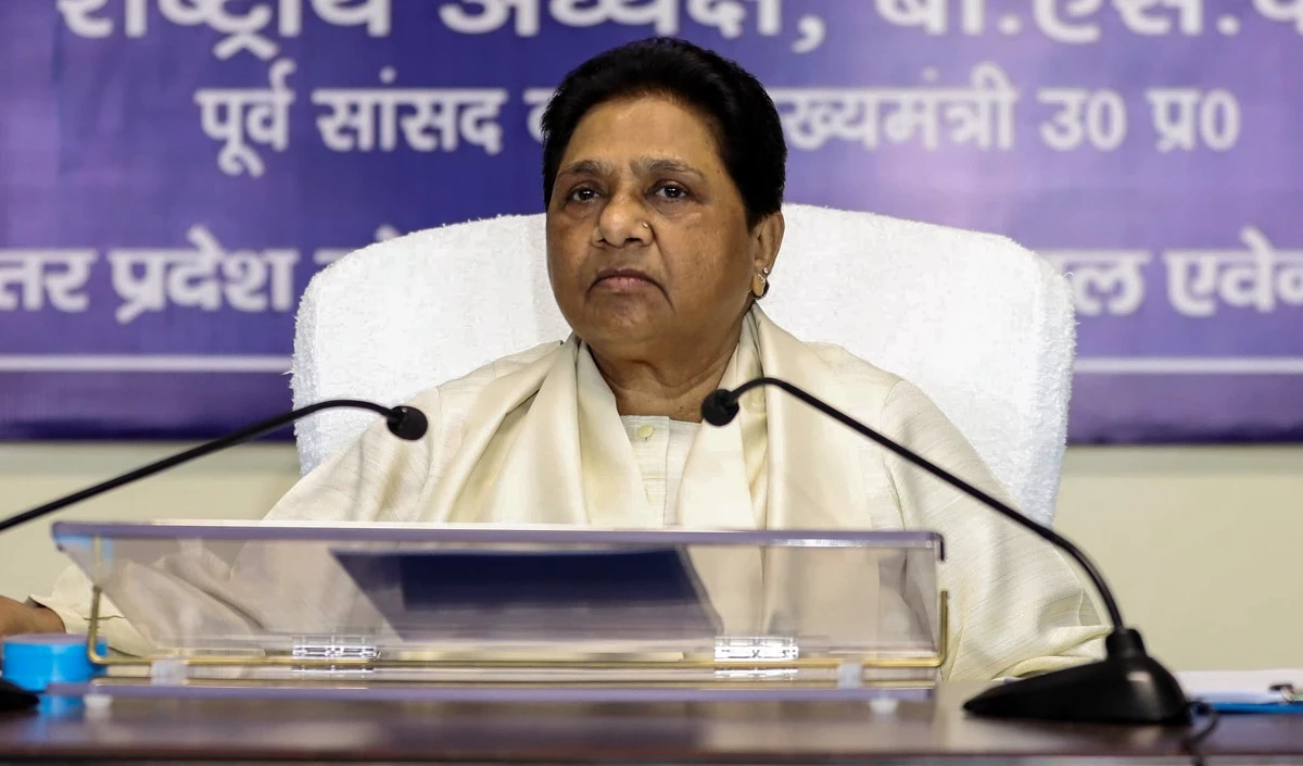 Congress और समाजवादी पार्टी पर Mayawati का तंज, दोनों पार्टियों को दोगली सोच वाला बताया