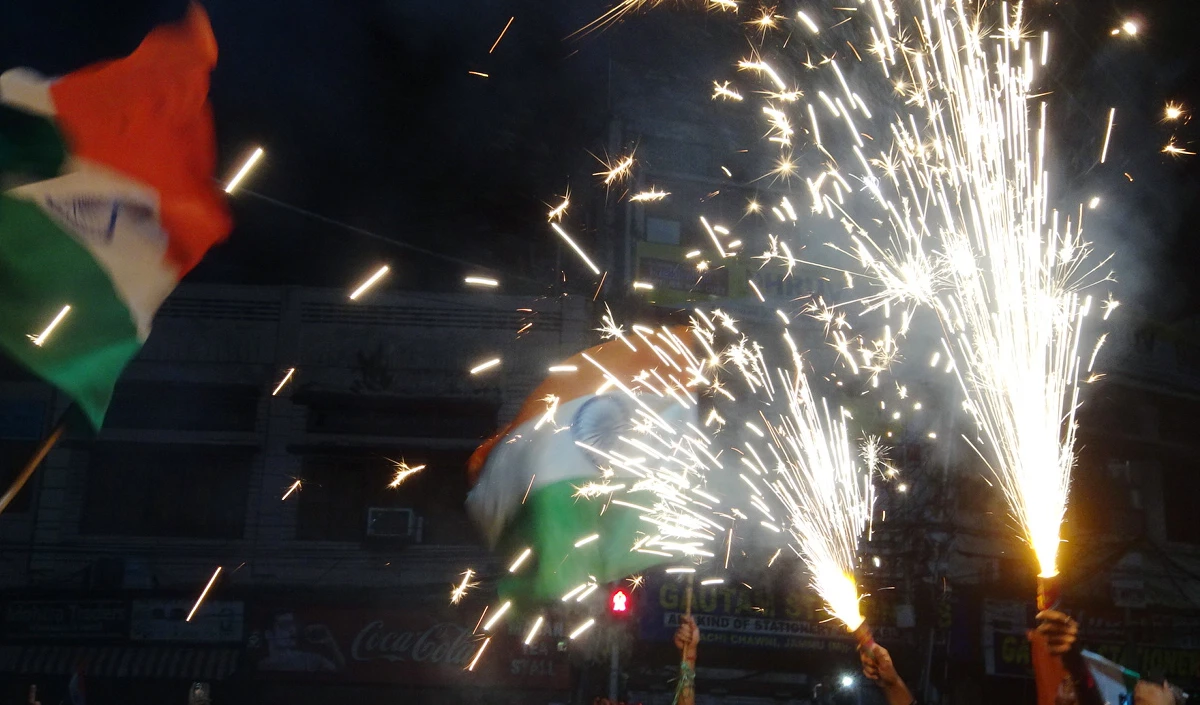 दिल्ली-NCR में पटाखों पर पूरा बैन लगाना संभव नहीं, SC ने केंद्र सरकार को दिए ये निर्देश