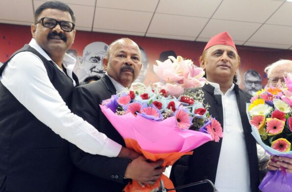 सपा प्रमुख से मिले लखनऊ बार एसोसिएशन के नए महामंत्री जितेन्द्र सिंह यादव, अखिलेश यादव से मिलकर लिया आशीर्वाद…