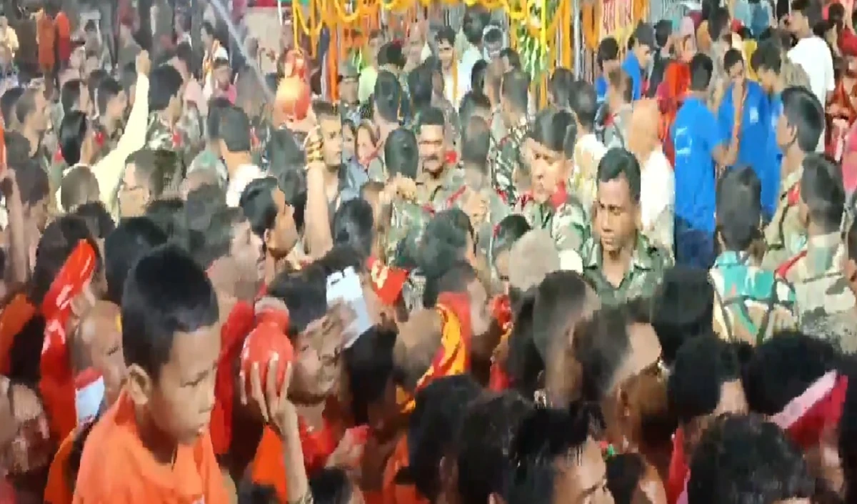  बाराबंकी में अवसानेश्वर महादेव में हुआ मंदिर बड़ा हादसा, भगदड़ से 2 की जान गई, 32 लोग घायल