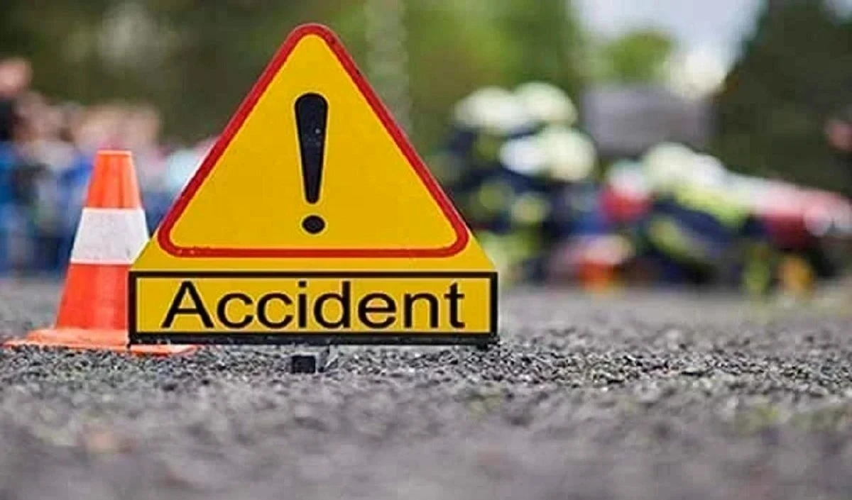हाथरस में सड़क हादसे में एक कांवड़िये की मौत, एक अन्य घायल