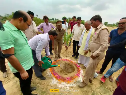 अजीतमल में वन महोत्सव मनाया गया दस हेक्टेयर में किया पौधरोपण ग्रामीणों ने इनकी देखभाल की ली शपथ