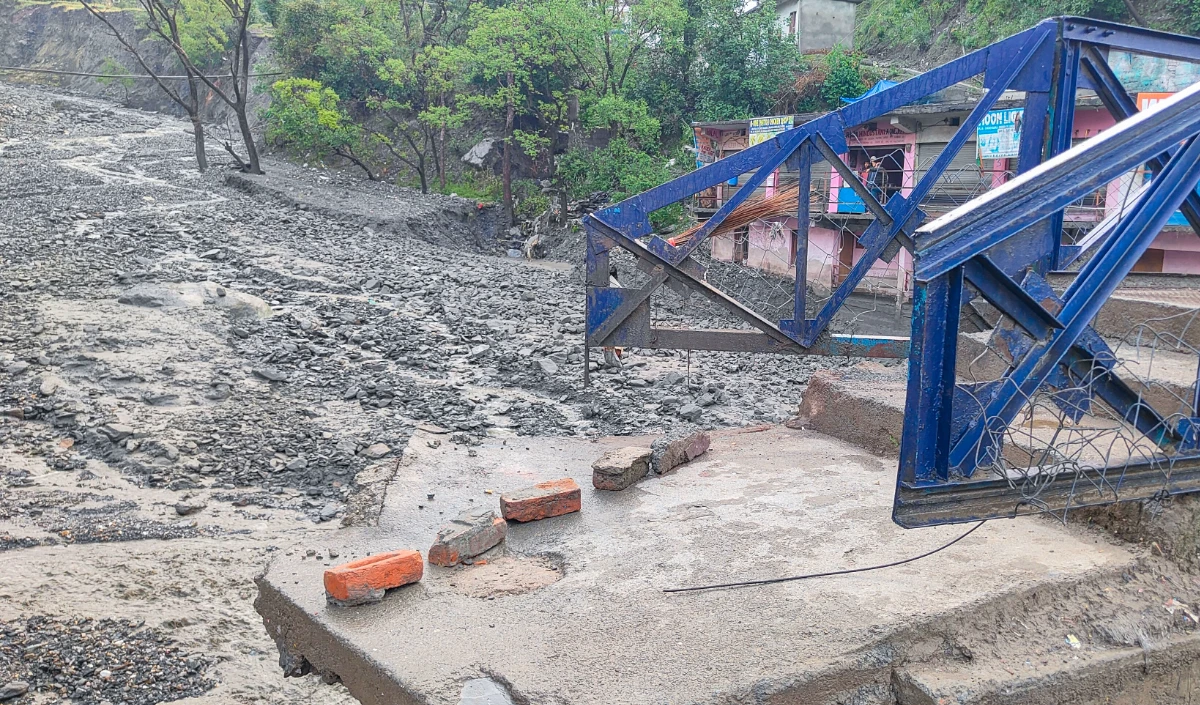 उत्तराखंड में बादल फटने और भूस्खलन से पांच लोगों की मौत, बारिश से तबाह हुए कई स्थानों पर मलबे में फंसे लोगों की तलाश शुरू