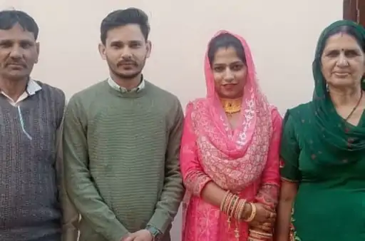 माता-पिता से वादा नहीं निभा पाए विजय शव गांव पहुंचा जुलाई में आने वाले थे बैंक मैनेजर