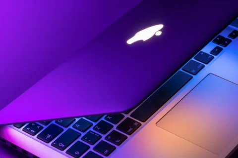 घटते पर्सनल कंप्यूटर बाजार के बीच Apple Mac शिपमेंट में 40% की बढ़ोतरी