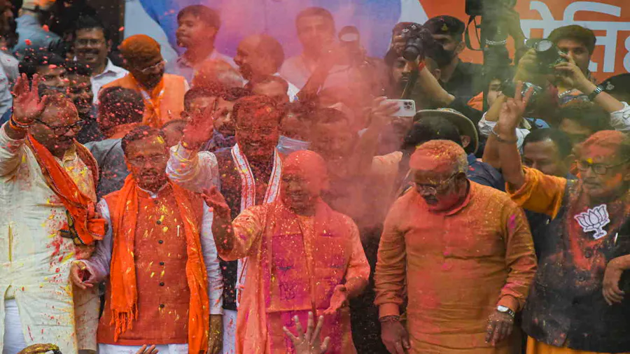 काशी में भोले अयोध्या में राम का चला जादू प्रयाग में बीजेपी ने 10 में से 7 सीटों पर किया कब्जा