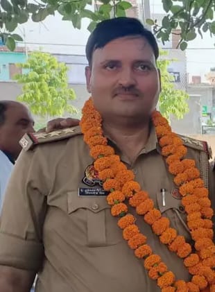सड़क हादसे में पुलिस इंस्पेक्टर की मौत , उन्नाव से सीतापुर जाते हुए हरदोई में हुआ हादसा