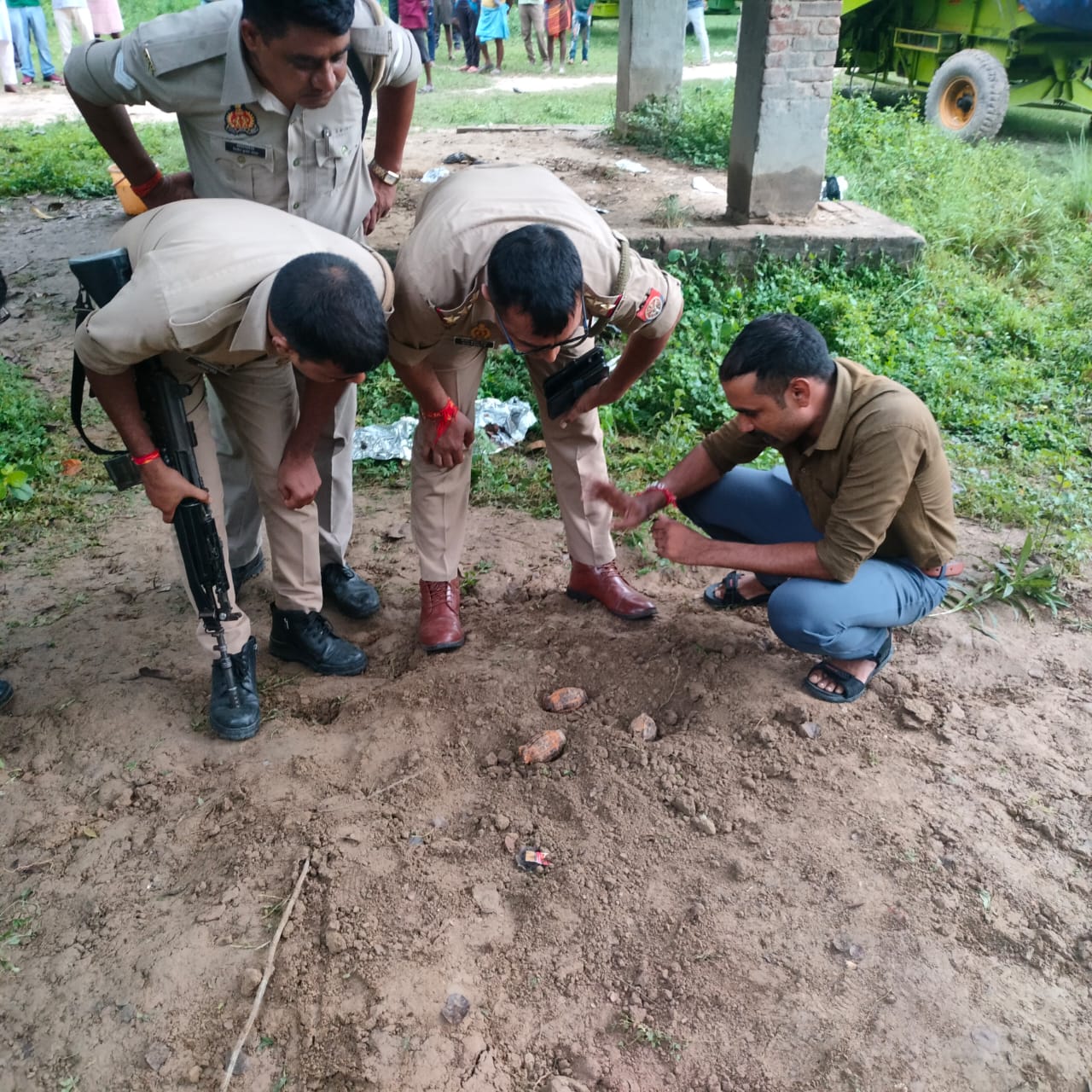 जिसे बच्चों ने समझा खिलौना वो निकले हैंडग्रेनेड , बामुश्किल किये गए डिफ्यूज