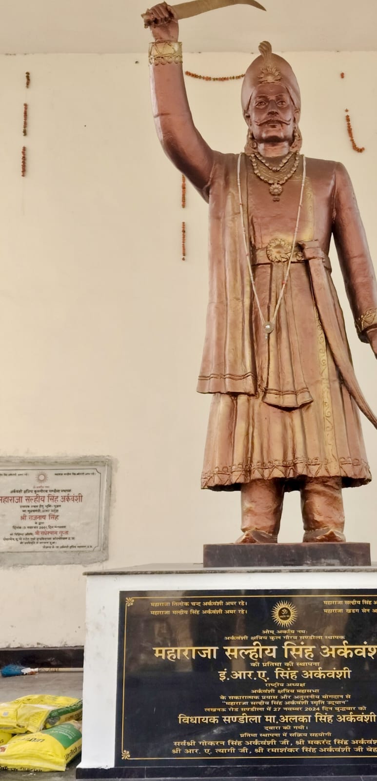 बीजेपी सांसद के संसद में दिए बयान पर भिड़े पासी और अर्कवंशी , बीजेपी के वोटबैंक को आपस मे भिड़ते देख विपक्ष की बांछे खिलीं