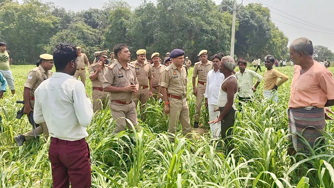 खुद को ग्रामविकास अधिकारी बताया , महिला मित्र से मिला , बियर पी , सो गया , घरवालों ने गुमशुदगी की रिपोर्ट लिखवाई तब पता चला टोटल का टोटल फर्जी है सब