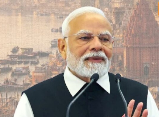 वाराणसी पहुंचे PM मोदी, महिला सम्मेलन में विपक्ष पर साधा निशाना; विकास और नारी शक्ति पर दिया बड़ा संदेश…