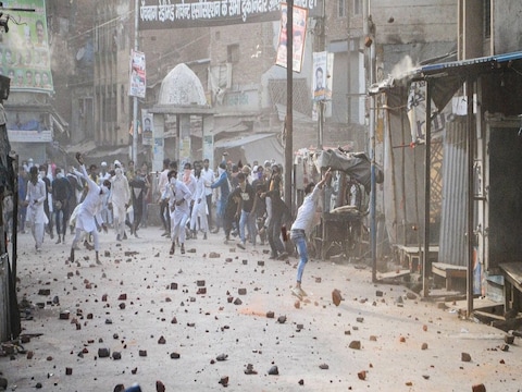 कानपुर हिंसा में चौंकाने वाला खुलासा; पत्थर व बम चलाने के लिए 5 हजार रेट था तय