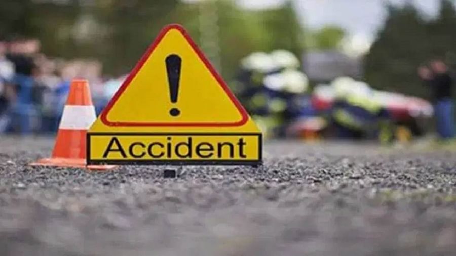 Uttar Pradesh: मथुरा हाइवे पर दर्दनाक सड़क हादसा कार और ट्रक की टक्कर में दंपत्ति समेत 4 लोगों की मौत, 4 घायल